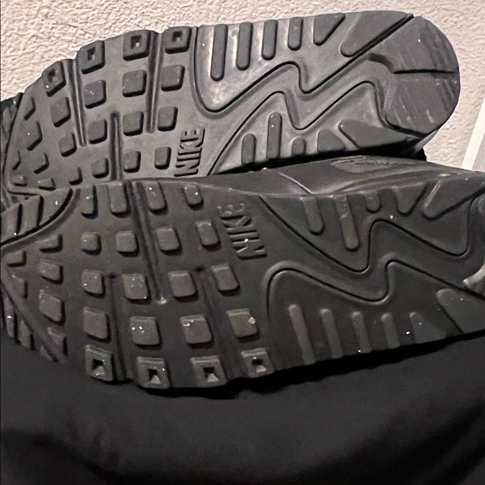 Nike Air Max 90 Men's Triple Black Sneakers - Picture 6 of 8